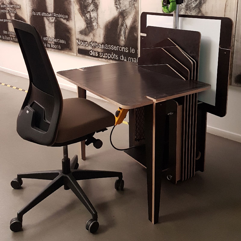Poste de travail Tod et une chaise de bureau